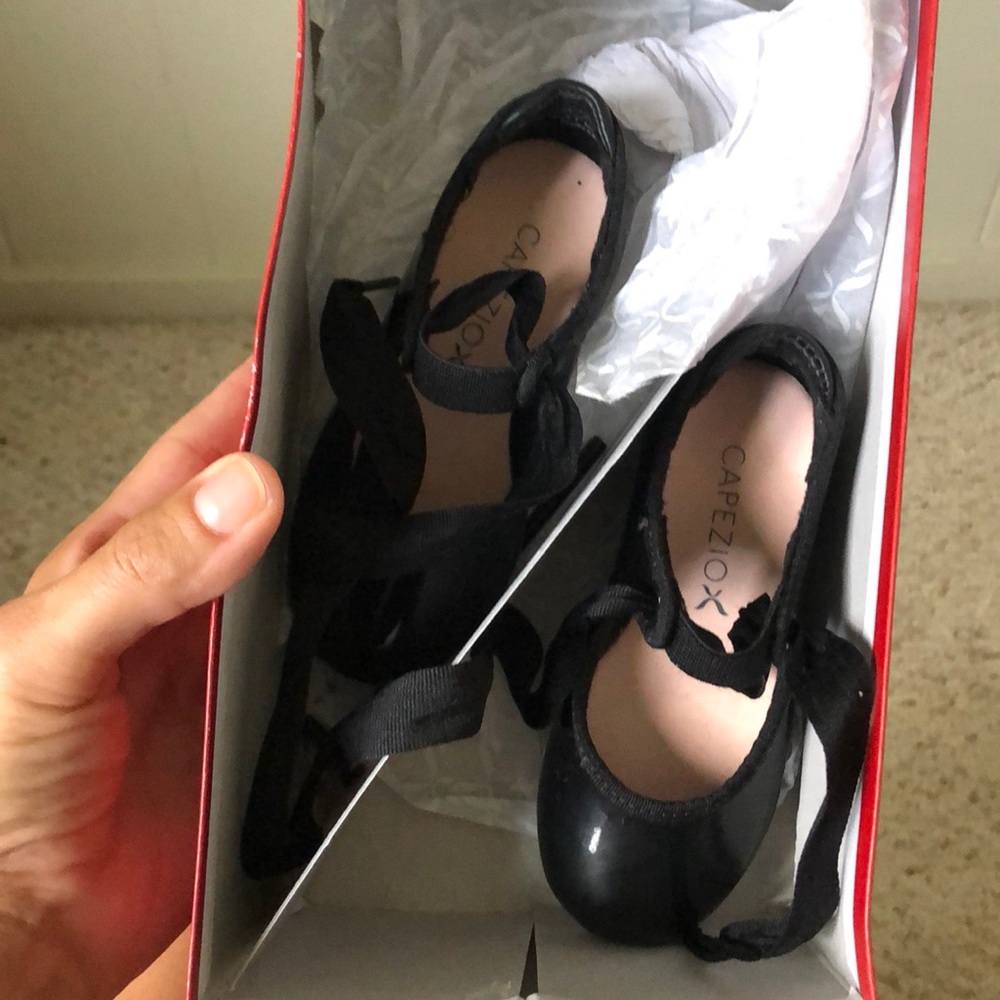 Girls Capezio 6.5 tap shoes
